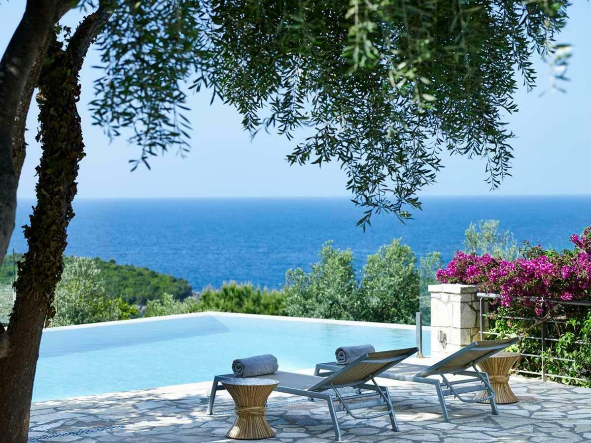 Villa Ioli- Beachfront Luxury Residence Igoumenitsa Exteriör bild
