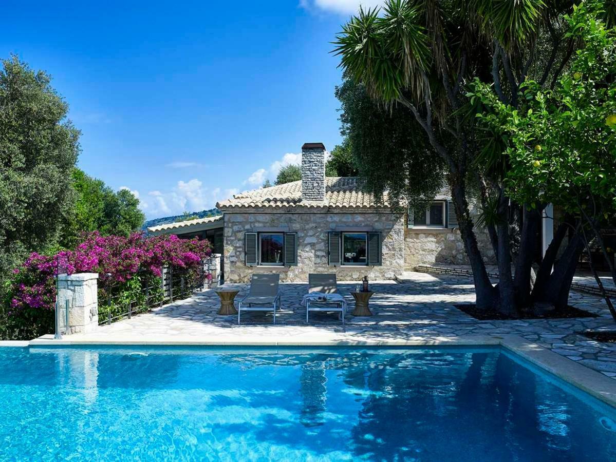 Villa Ioli- Beachfront Luxury Residence Igoumenitsa Exteriör bild